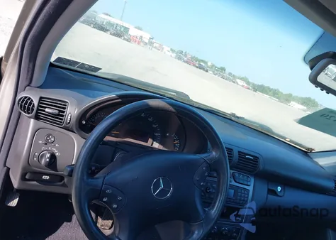 2004 Mercedes-Benz C 230 Kompressor Sport/Sport из США, поврежденный, VIN WDBRF40J24F479559